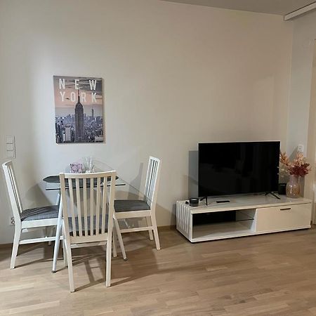 Modern One Bedroom City Apartment Nearby Airport Vanda Eksteriør bilde